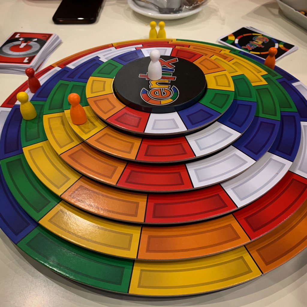 eimosfromfield's tweet photo. Seguiría luego para cenar con @iMisut,@ElPinguinoJugon,@Holewodden,@SandraSuarez87, Nely y unos amigos de Leo. #SecretHitler, #Animalsobreanimal,#Hellapagos,#LasVegasQuizz,#Centrix,#SkullKing y #Byzanz. Casi na. Mientras cenábamos incluso. Y por que nos cerraban la cafeteria😬 https://t.co/Tky8VioF5c