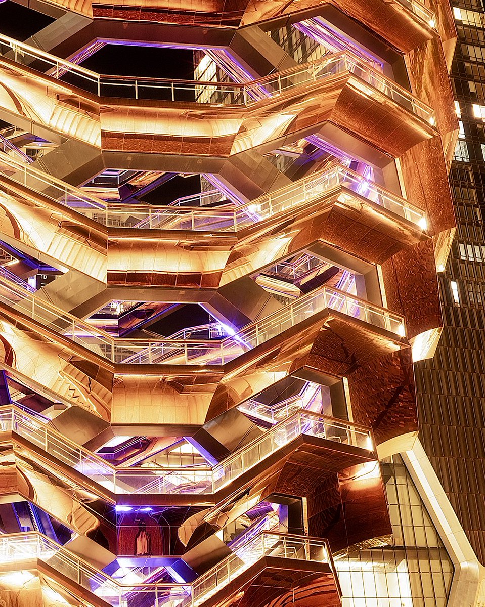 AugustsGallery's tweet photo. A golden #Vessel at #hudsonyards at #night. https://t.co/I1CxsG81PZ