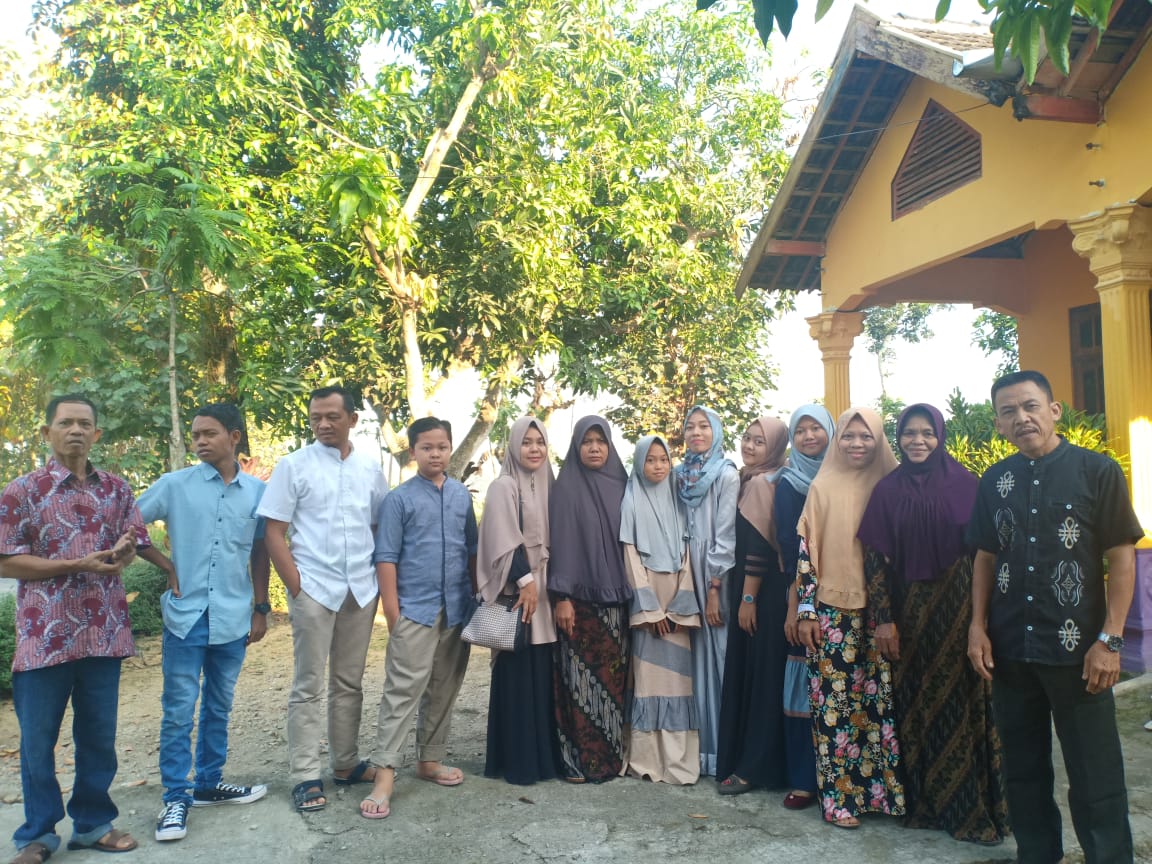 susiastutii's tweet photo. Happy eid mubarok #lebaranday2 https://t.co/saBT8FKC1R