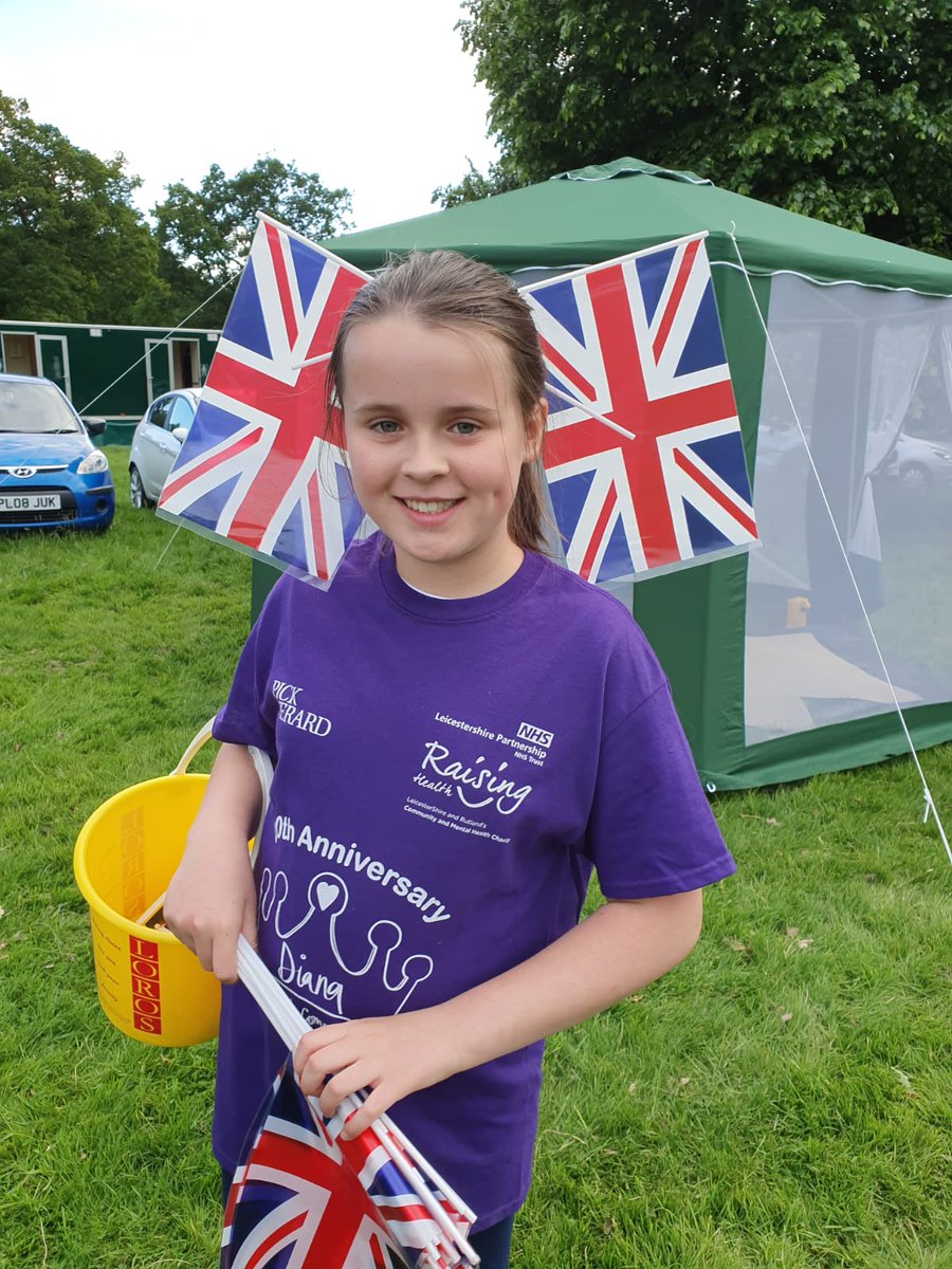 A nice evening at Wistow's music in the park great to see and support <a href="/Raising_Health_/">Raising Health</a> <a href="/LOROSHospice/">LOROS Hospice</a> thanks to Diana <a href="/WistowMaze/">Wistow Maze</a> for having us all 💜