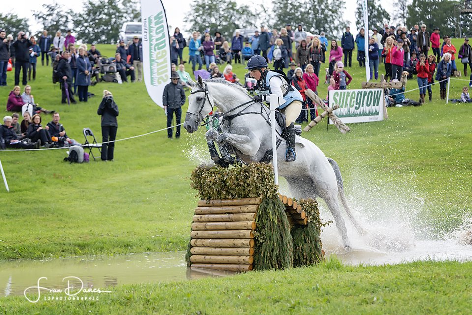 K2Photographic's tweet image. Kitty King making it look easy at the #BramhamHorseTrials  @suregrowuk Kidney Ponds. @Kittyeventing
@Bramhamhorsetrials #EBHT @BramhamPark 
@HemingbroughHorsebox @_Toggi  @TopSpec2  @HaylageJohn @FairfaxSaddles @equiclass @Flyingchangesbespokejackets