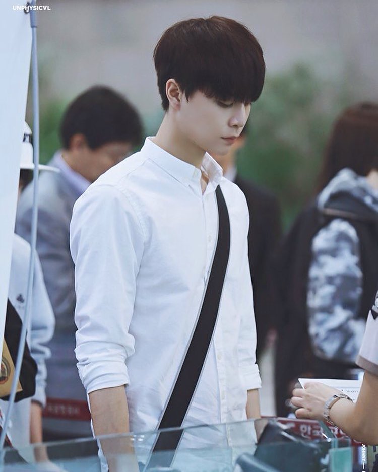 cottonjh97's tweet photo. คือจอนเหมาะกับการใส่เสื้อเชิ้ตจริงๆ แล้วเป็นได้ทุกสไตล์เลยในไทป์ของแฟนหนุ่ม ;-; https://t.co/gbxCfkVlls