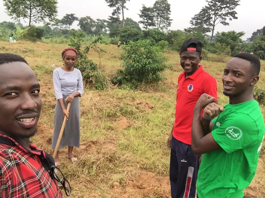 RCTmakindyeWest's tweet image. Yesterday we joined our mother club @club_makindye on the #MissionGoGreen to plant 3000 trees in garuga
#RotaryConnectsTheWorld