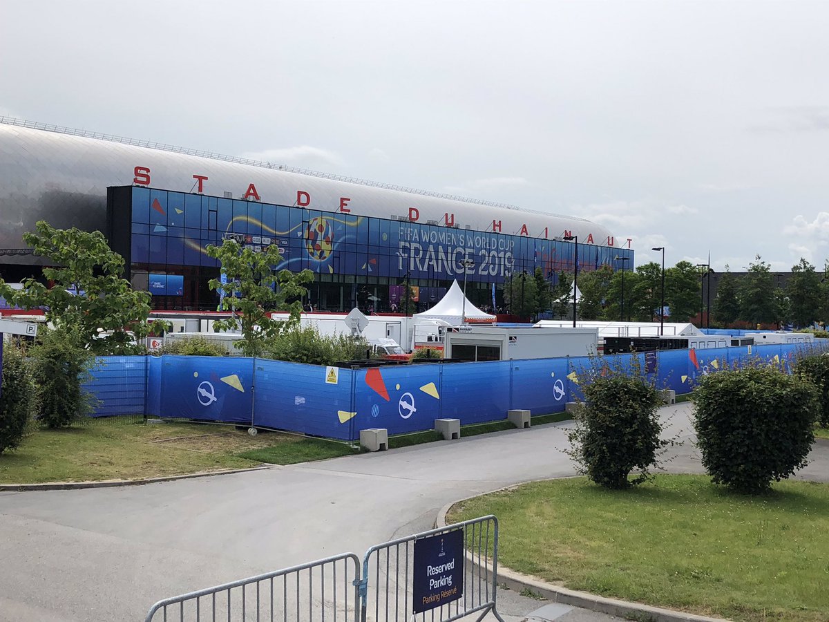 AurelieMng's tweet photo. Moins d’une heure avant le début du match Australie-Italie au #StadeDuHainaut #CoupeDuMondeFeminine2019 https://t.co/QLfBHxbe3M