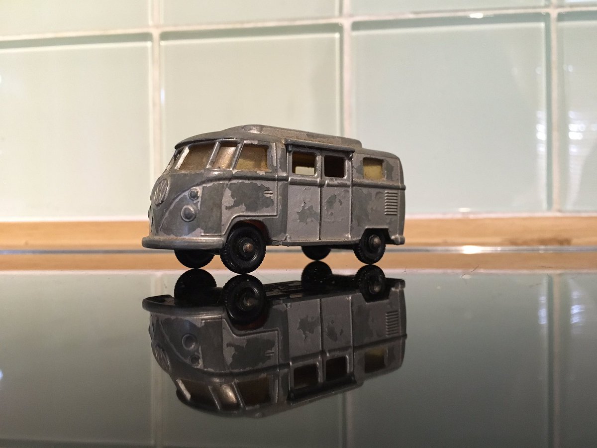 Collectomaniac3's tweet photo. Lesney VW Campervan with intact doors...25p bargain!🏴󠁧󠁢󠁳󠁣󠁴󠁿👍😎@WeLoveDiecast @diecastaddicts @SharpbluePix @Banjoman2011 @immaddjdm @ChallengerJoe @potatofacedguy @diecastchile   @etdweasel @itsvantime https://t.co/PhK6js1Gcs