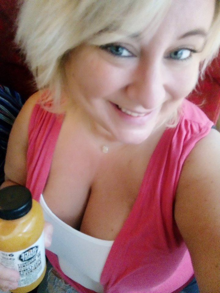 ShelyP21's tweet image. On train home ..had such an amazing weekend away with @DizzyKristy ... Amazingly feel ok too ..got ciders, toasted sandwiches and sausage rolls to keep me going, thankfully am off tomorrow too 😂😂 #SundayFunday #home #amazingweekend