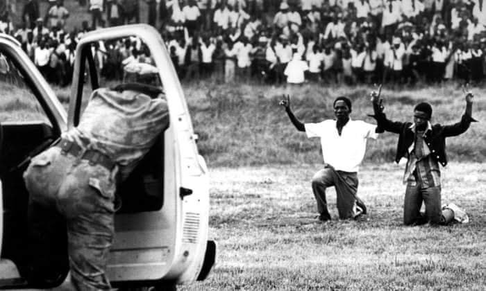 AfriLanguages's tweet photo. #OnThisDayIn1976, the first Soweto student arrests - 1 from Belle and 15 from Thulasizwe (both higher primary) - took place in the last 2 days, for striking against Afrikaans as a medium of instruction in ZA schools 10/
#June76 #YouthMonth #BantuEducation #AfricanLanguagesMatter https://t.co/6tgNpWpBUp