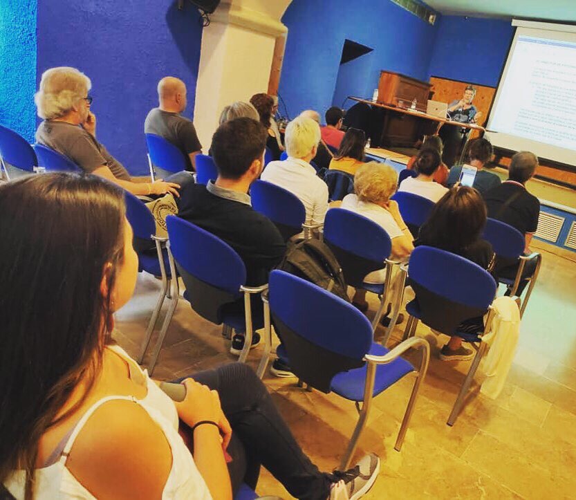 FICCAT's tweet photo. Comença la classe magistral de @JosepCivit al Casal de les Monges #ficcat2019 #ficcat #classemagistral #masterclass #cinemacatalà #cinemaencatalà #incertagloria #dop #direcciodefotografia https://t.co/3oxNwXie43