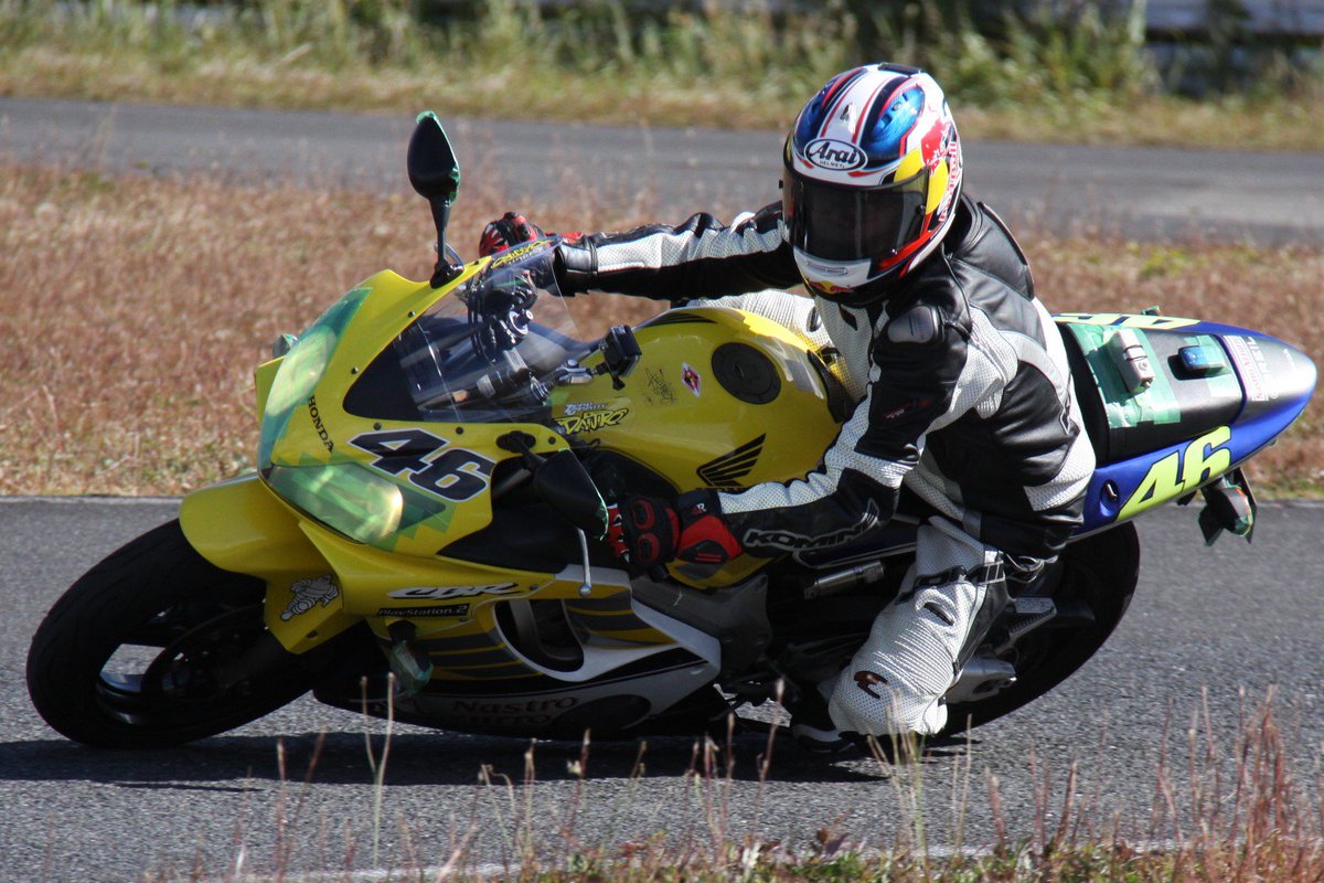 バロン Cbr250r Mc41 諸事情によりcbr600f4i を手放すことになりました エキサイティングで最高にかっこいいバイクでした ロッシカラー最高です 次はcbr250r Mc41 に乗る予定です Cbr600f4i ロッシカラー