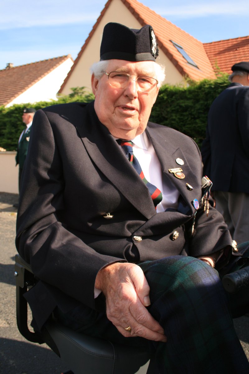 sommecourt's tweet photo. #DDay75: remembering time in #Normandy with @YorkWW2DDayVets for #DDay65. Ken Bell, Pioneer Platoon, 1st Black Watch, 51st (Highland) Division. https://t.co/n3lRa8Vudd