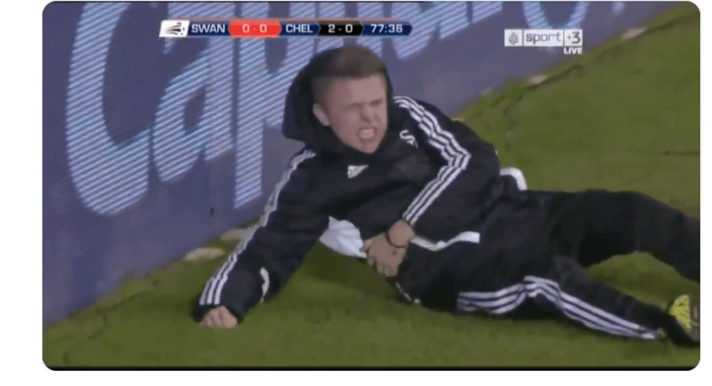 Todo_atleti's tweet photo. El vídeo de Hazard agrediendo a un recogepelotas que no verás en televisión https://t.co/baJKPKHAqx https://t.co/mk9sAWkuXK