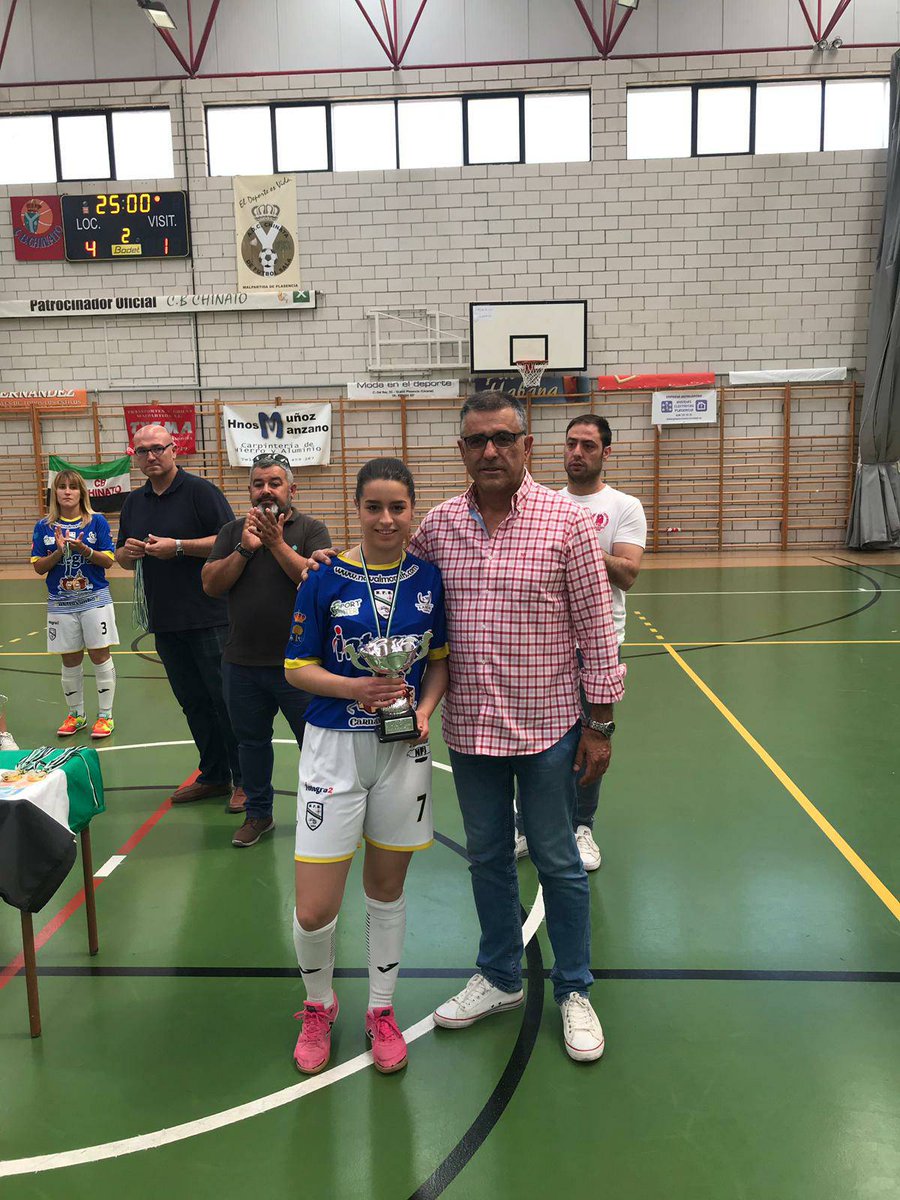 📸 Enhorabuena @CFFCaceres, CAMPEÓN del 🏆Trofeo  <a href="/DiputacionCC/">DiputacionCC</a> Femenino al vencer 4-1 al <a href="/NavalmoralFS/">Navalmoral FS</a>👏👏👏 #JugamosEnEquipo