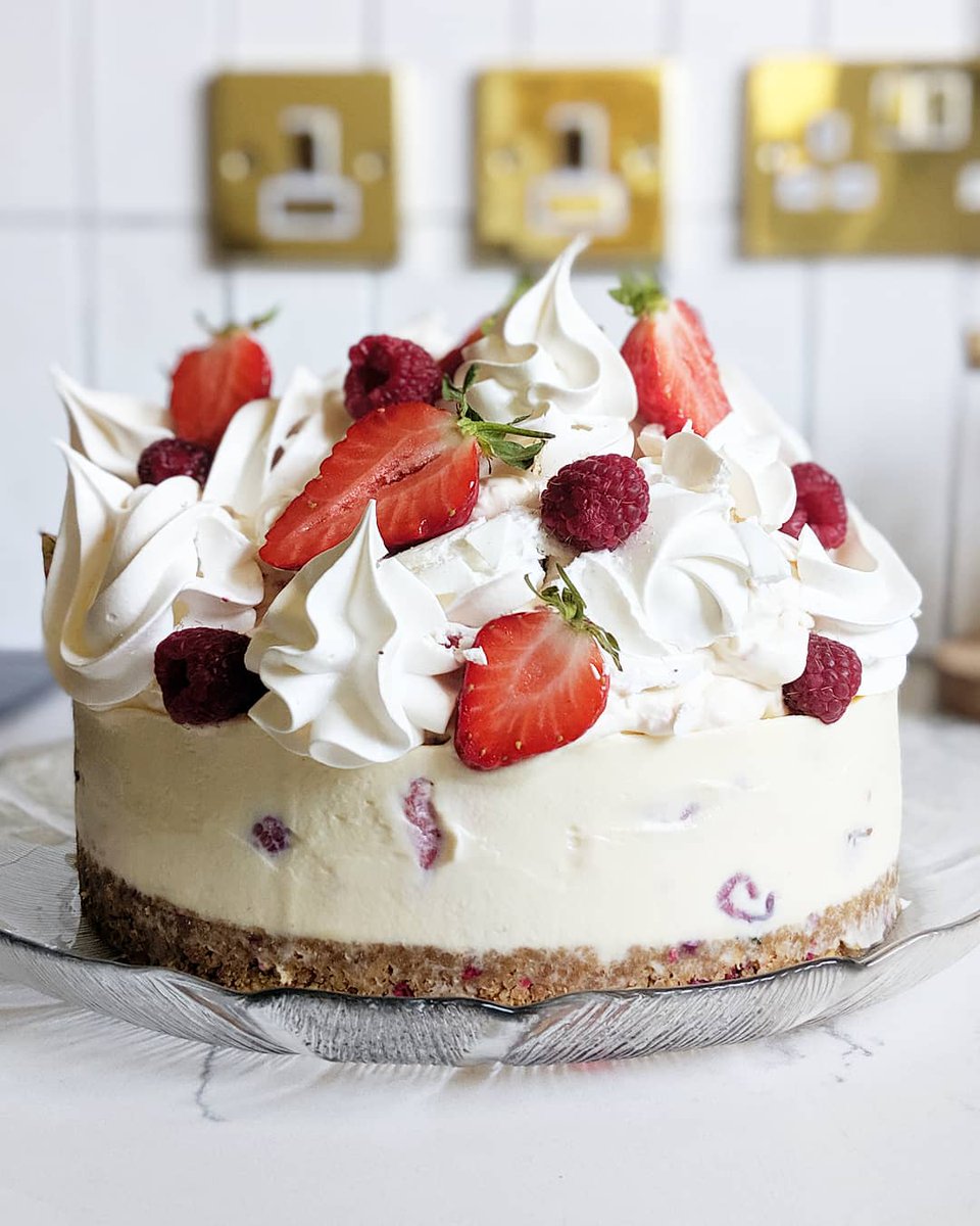 I never know when do stop, do I? Birthday Eton Mess Cheesecake #DoublePudding