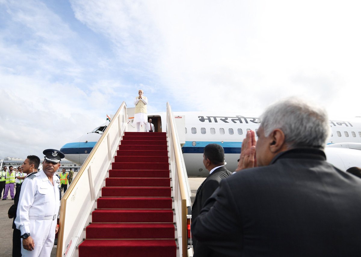 saksivarnan's tweet photo. 24 hours - 2 countries - 15 engagements!
PM @narendramodi leaves from #Colombo for #India after concluding his two-nation visit to Sri Lanka & Maldives.
Prime Minister of #SriLanka, Ranil Wickremesinghe accompanied PM Modi to the airport!
#lka #India🇮🇳🇱🇰 #ModiInSriLanka #ModiInSL https://t.co/fgqGTF03UZ