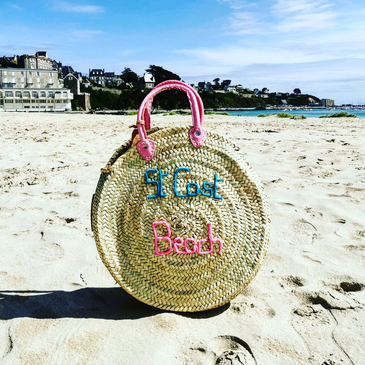 jhirel's tweet photo. Rendez-vous à notre boutique @saintcastbeach 23 rue du duc d Aiguillon à #saintcast #cotesdarmor. Des créations signées d'une Malouine de talent, créatrice de @originalmarrakech  #mafiabretonne #instabretagne #instabreizh #bretagne #breizh https://t.co/Xvf1ONGgP9