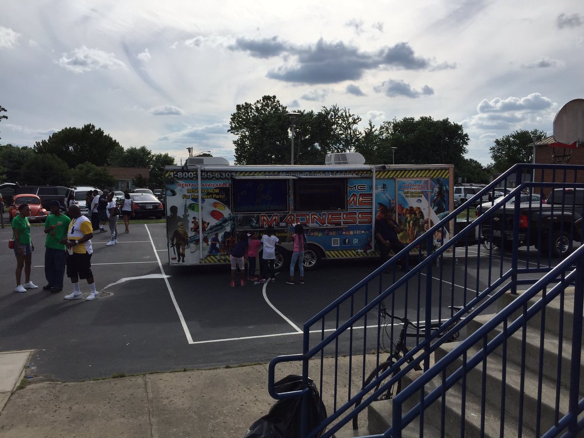 ChiefJLB's tweet image. As the Co-Chair of Columbia Park day many thanks to my Chapel Oaks members for providing EMS support . Special thanks to Council Ivey, PGPD, and Md Park Police. Seat Pleasant VFD thanks for allowing 38 members to utilize your ambulance. 👍🏾