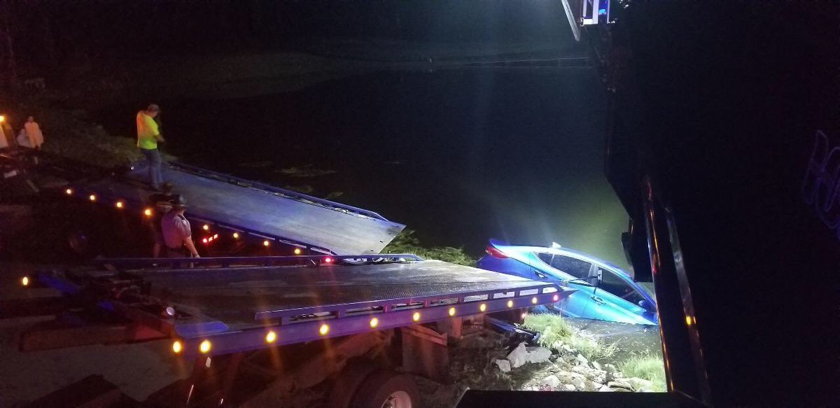 hcfirerescue's tweet photo. The person in this submerged vehicle off Lake Arrowhead Rd. was evaluated by #HCFREMS last night, but not transported to the hospital. Thanks to @HorryCounty911, Station 7 units, @SCDPS_PIO and towing services for the help. #HCFR https://t.co/AD06FBQZYO