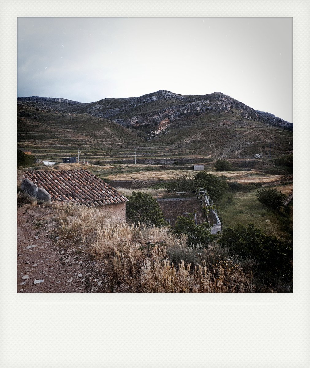 somestinkydude's tweet photo. Stop 'n click away. #157of365 #mobilephotography #instalab #polaroid #countrylife #switchyourmind #teruelexiste https://t.co/wlhyvbdvu3