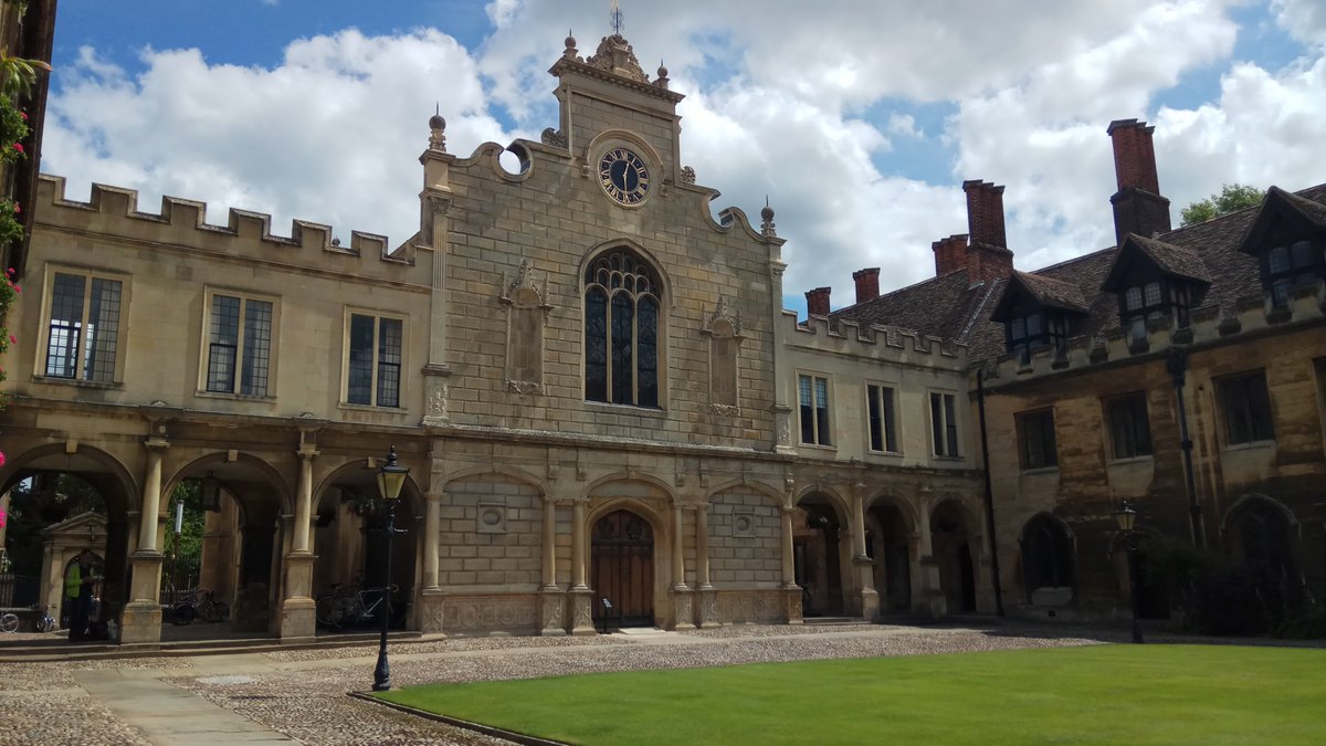 USK_Cambridge's tweet photo. @Peterhouse_Cam Spot the sketchers! 
#urbansketchers https://t.co/m4JkkHptGW