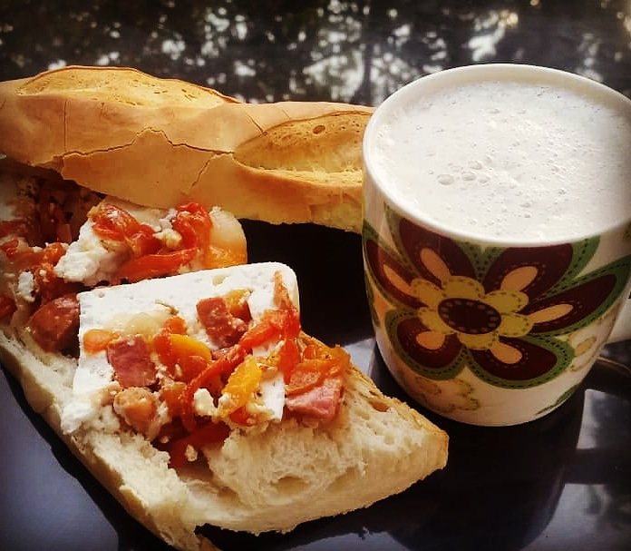 alambiqueranch's tweet photo. #8Jun y con este delicioso #desayuno de nuestro #QuesoRelleno #tentaciongourmet de #peperonta sobre una crujiente #Baguette y acompañado de un espectacular #CafeConLeche les deseamos un maravilloso #Domingo #quesoartesanal #quesosdefamilia #quesosunicos https://t.co/5v0tJO46yL