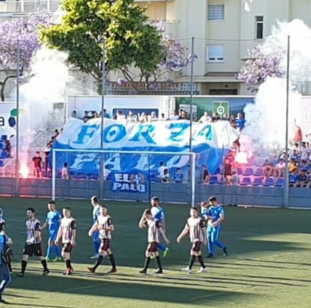 Con el Málaga en los playoff...ahora nos toca con el barrio @cdelpalo en la segunda eliminatoria. Hay que ir a animar a muerte los 90 minutos. Todo el que quiera acompañarnos que esté a las 19:15 en el Bar de La Herradura VAMOS PALOOOO