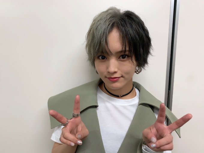 イケメンすぎる 漫画に出てきそう 山本彩の個性派ツートーンヘアに好評の声が殺到 耳マン