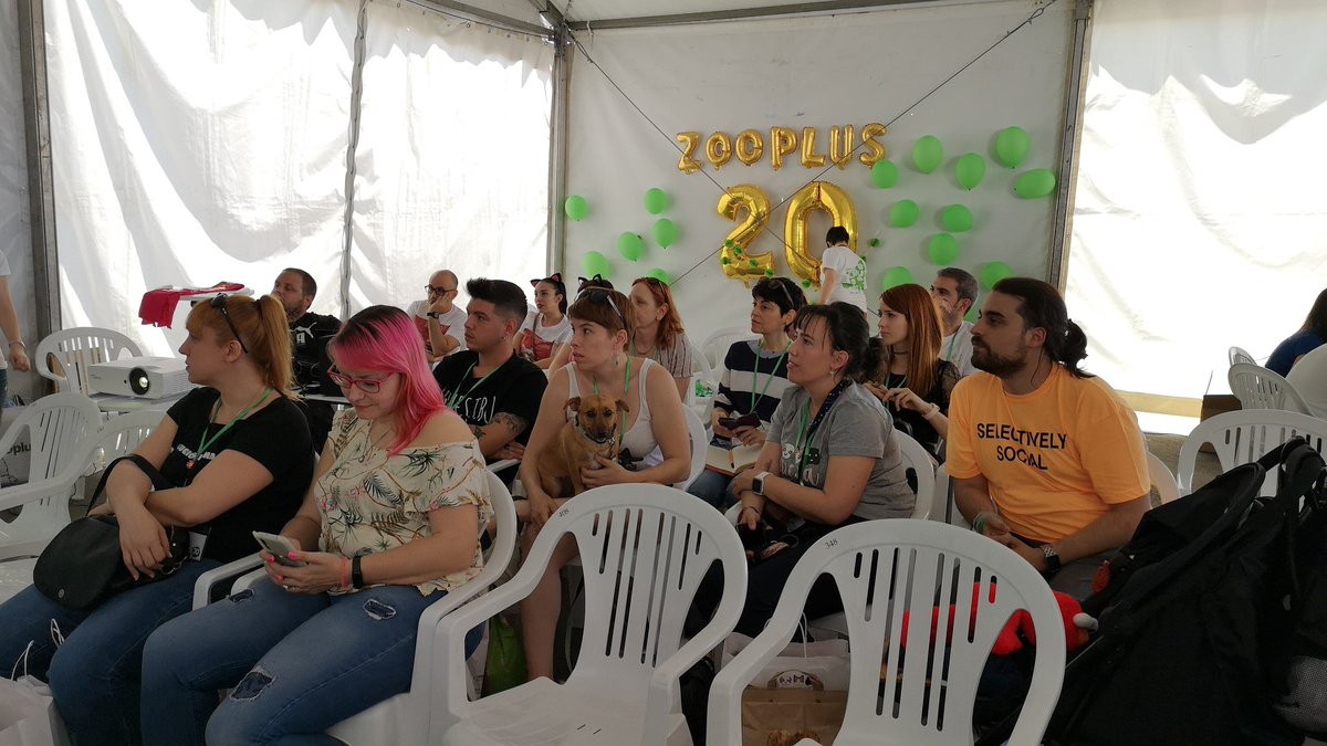 bidegato's tweet photo. Con buena gente gatera en la charla de @zooplus_es en su #FiestaGuau (20 años de Zooplus) https://t.co/JY8wIFat9E