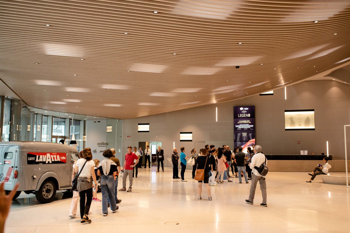 lavazzagroup's tweet photo. Attività ricreative in Piazza, visite all’headquarter e al Museo, degustazione gratuita di Qualità Oro: Lavazza apre le porte dell’intero ecosistema #Nuvola, un luogo di accoglienza e condivisione con la città di Torino. #Legend19 @OpenHouseTorino https://t.co/k9WwpUeTAH