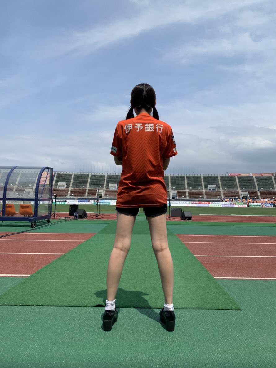 武田 雛歩 愛媛fcvs柏レイソル戦 なんと 3対1で勝利 感動したあああ 8000人の観客席からの声は迫力満点でした そしてその中でライブができたことが本当に光栄でした ありがとうございます