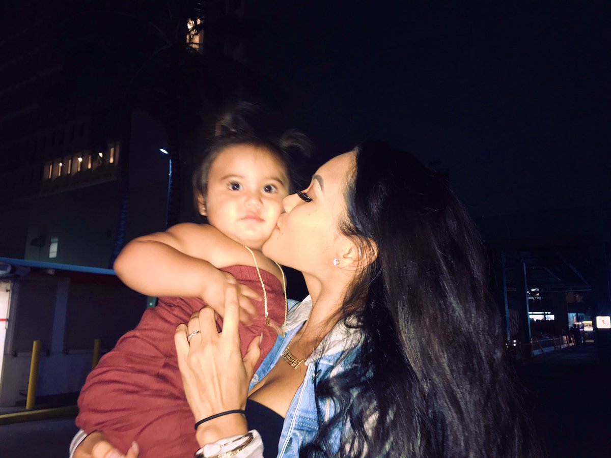xodreeenz's tweet photo. A daughter is God’s way of saying “ thought you could use a long life friend “ 💛 #mychunks https://t.co/SNfL8pjjdE