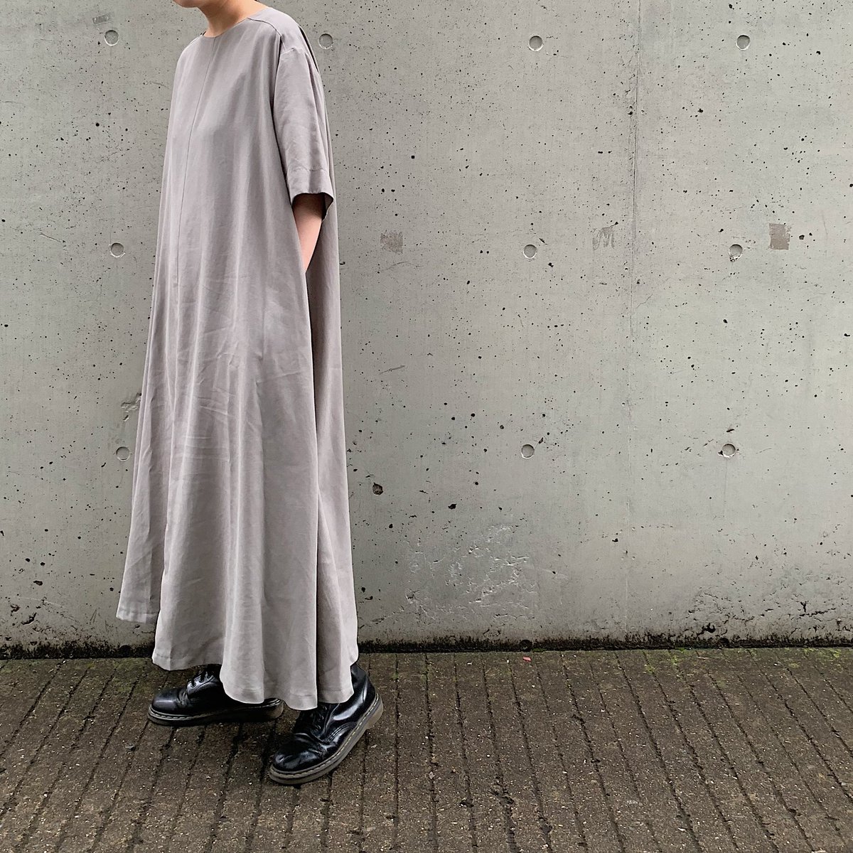 Foufouのマール コウサカ リネンのワンピース作りました 初 既に仮縫いからお客さんと僕らの間で フェスワンピ と呼ばれるように キャップやスニーカー サコッシュ合わせられるし リネンなので強いし丸めて鞄に入れてシワシワになってもかっこいい