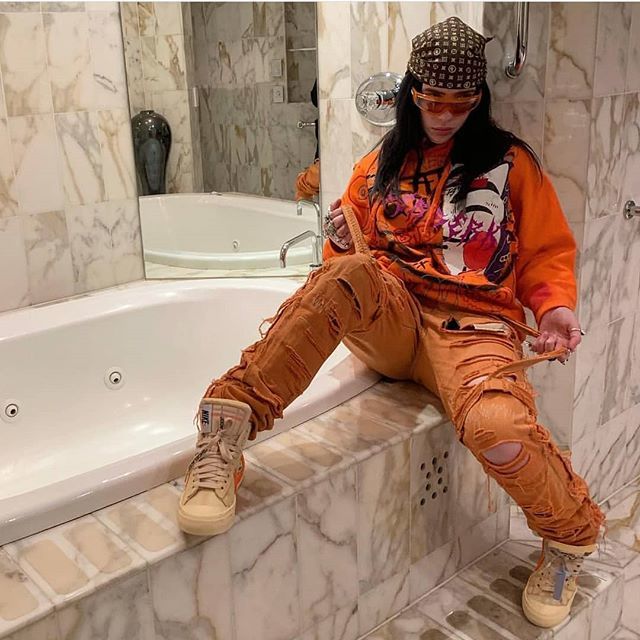 Contraste ⚪🔥
.
#girlstyle #dopestyle #orangestyle #marblebathroom #nike #sneakersaddict #streetstyle