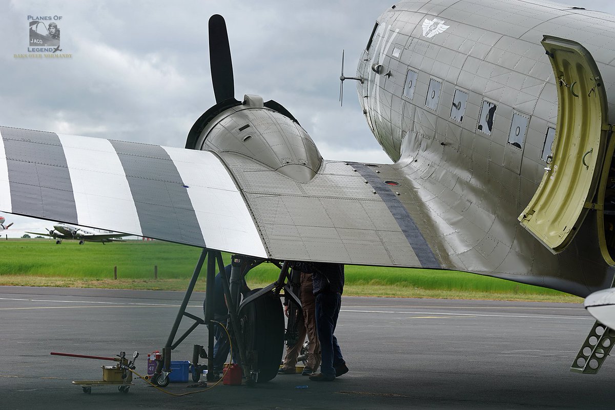 Dakota Over Normandy - Juin 2019 - 75ème anniversaire du débarquement D8niyluUIAAITmt