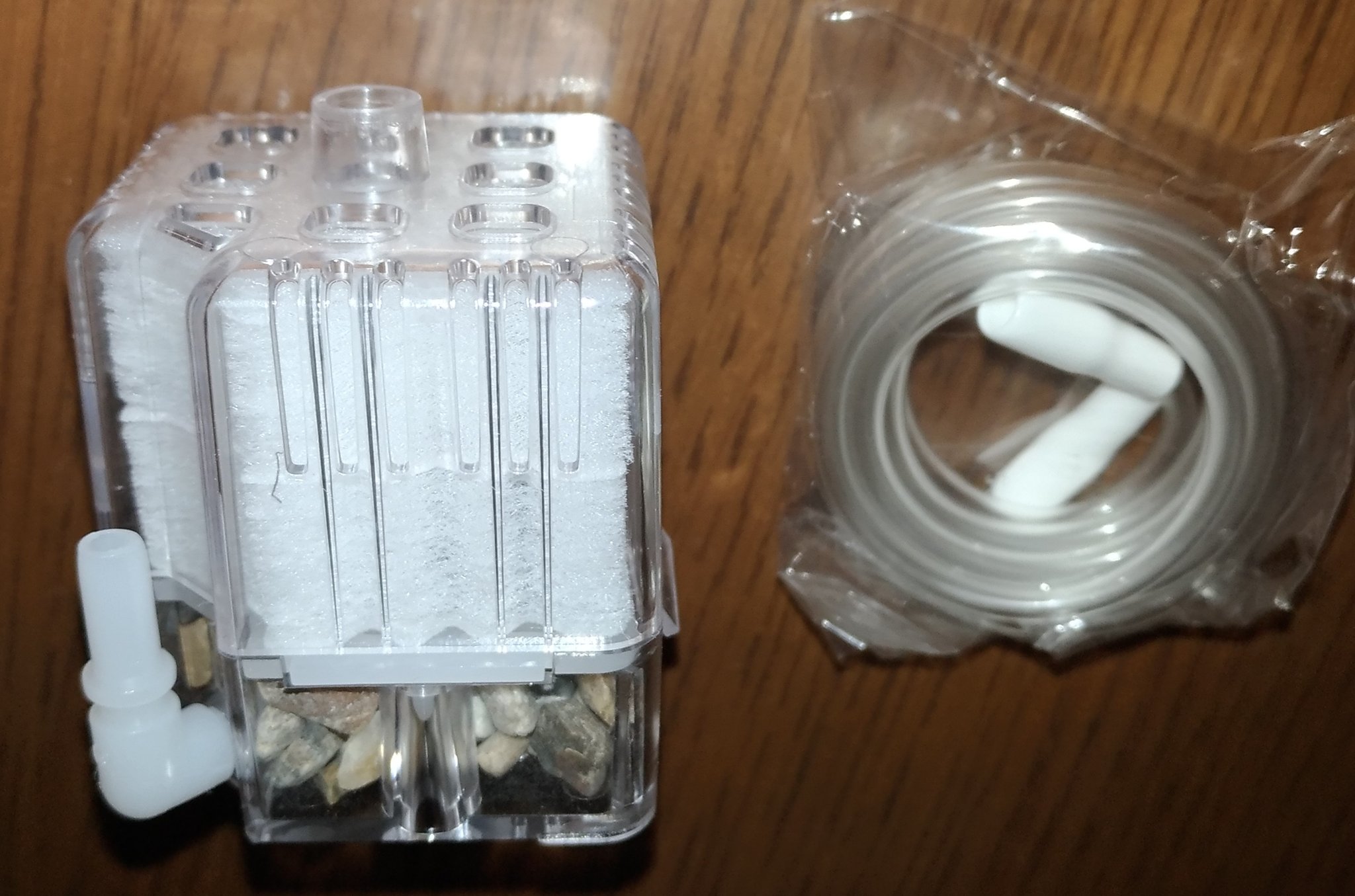 טוויטר Ken Nakayama בטוויטר ベタの小さなっ水槽に 小さなスポンジフィルターや 投げ込みフィルターを検討 小さな投げ込みフィルターは 純正パイプがないので 小さな底面フィルターを入手 でも邪魔っぽくて底砂は ネット情報で ロカボーイコンパクト ストローと