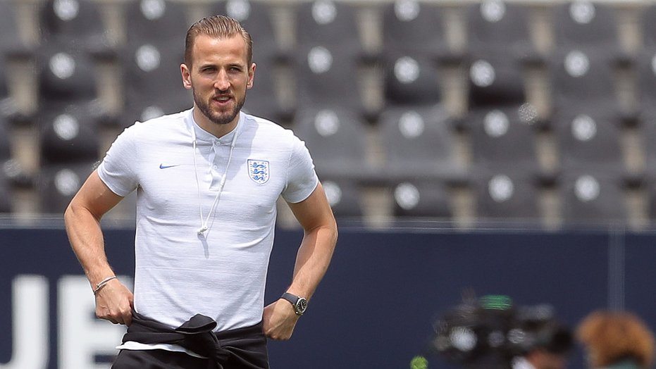 Skipper <a href="/HKane/">Harry Kane</a> is also back in from the start to lead the #ThreeLions this afternoon Ⓒ