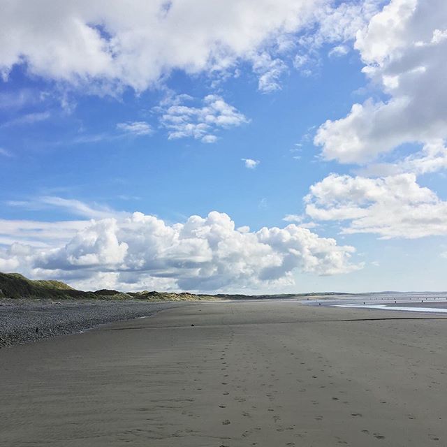 speedplayco's tweet photo. Deserted beaches and sunshine this morning 😍

#outsideisfree #niexplorer #runhappy #themournes https://t.co/BtiYyBIDKS https://t.co/vvJ7zuw0Cb