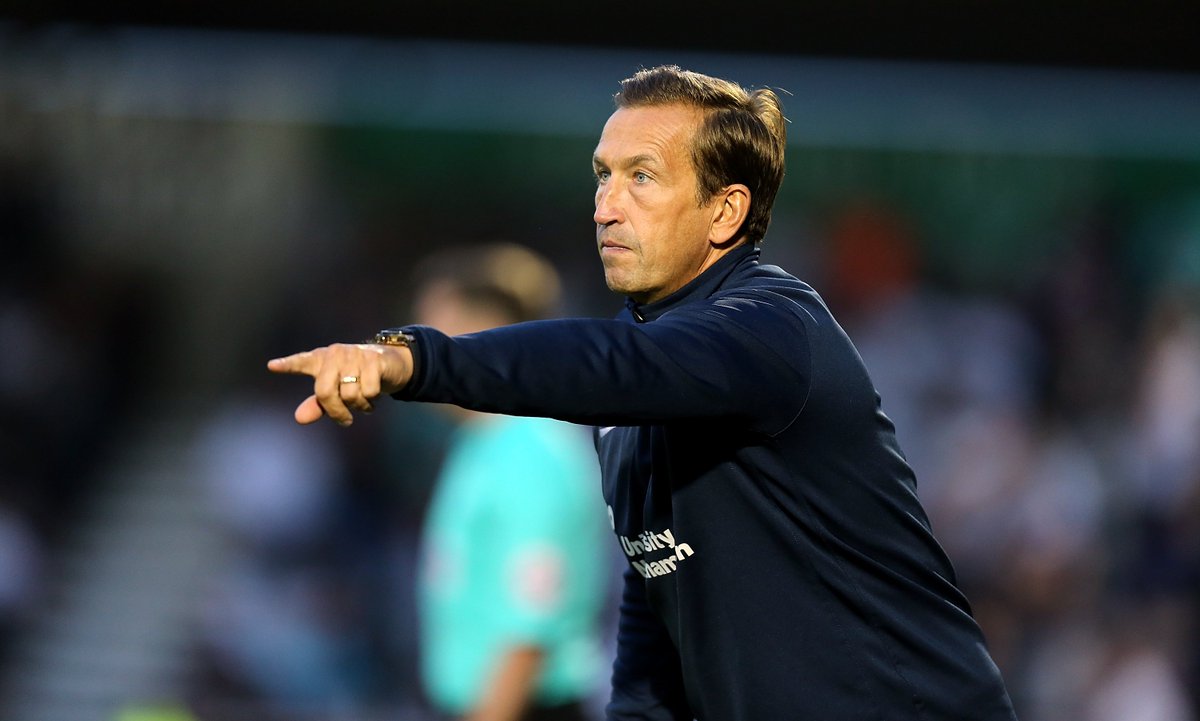 ⚫ | Justin Edinburgh'un vefatını üzüntü ile öğrendik.

İyi dileklerimiz, futbolculuk ve teknik adamlık kariyeri ile iz bırakan Edinburgh'un ailesi ve sevenleri ile birlikte. #EFC