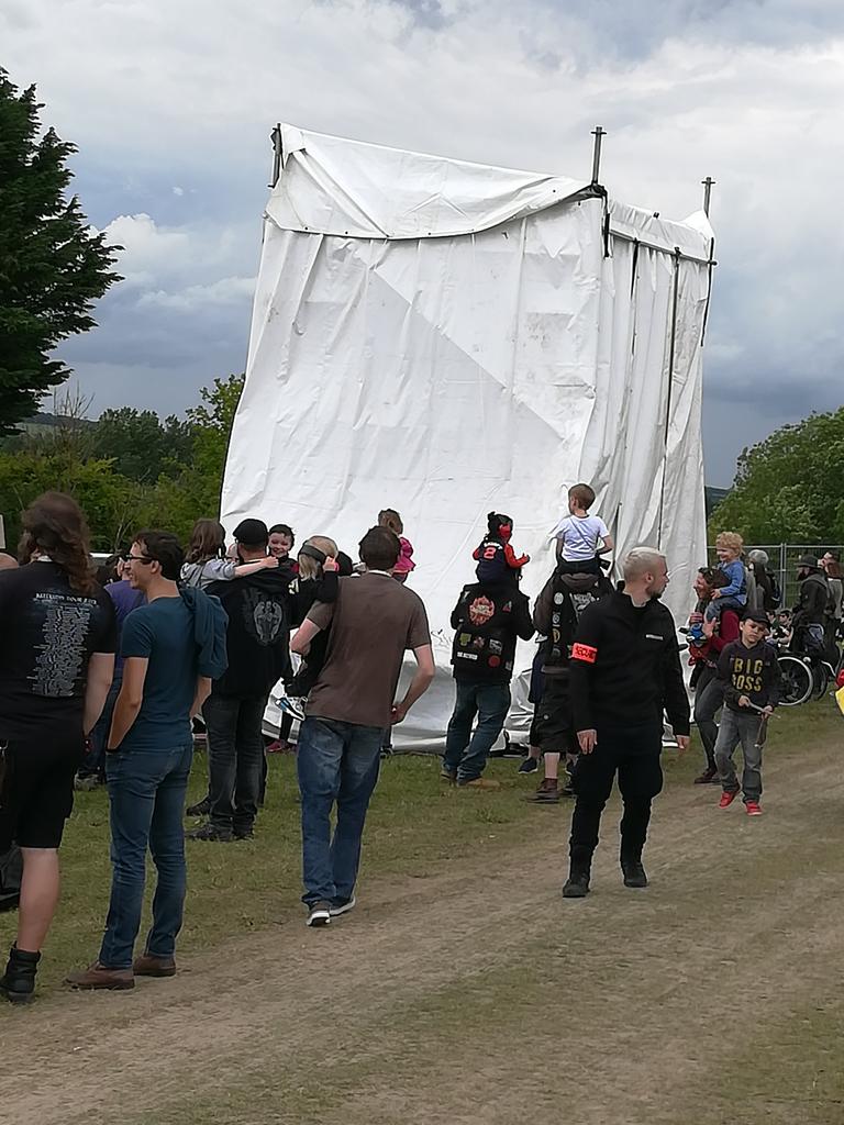 Laetitia_Lou_J's tweet photo. #SamaRock family festival pagan https://t.co/TLgd8BpDY7