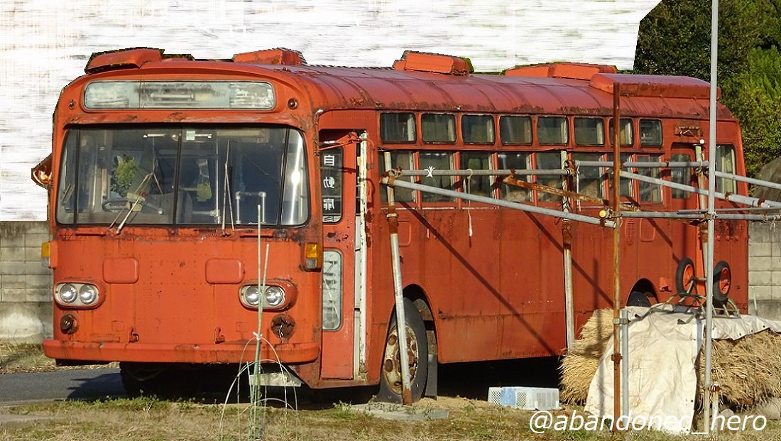 草ヒロ写真館byぱぁたん בטוויטר 19 神姫バス 兵庫県の事業者 一色に塗られてますが 神姫バスの車両 関西圏あるあるな前後扉 神姫バス も大きな事業者ですが 廃車体はあまり現存していない模様 最近になって オリジナルカラーそのままのレインボーが廃車体デビュー