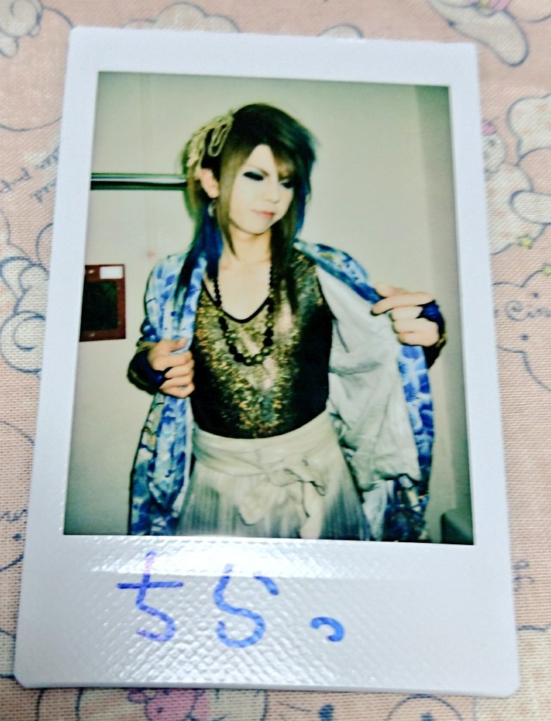 【拡散希望】
己龍チェキをご希望額にてお譲り致します。お気軽にお声がけください。

己龍/酒井参輝/一色日和/遠海准司