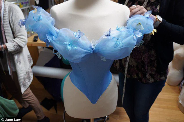 【シンデレラ】シンデレラのドレスの秘密がすごすぎる件