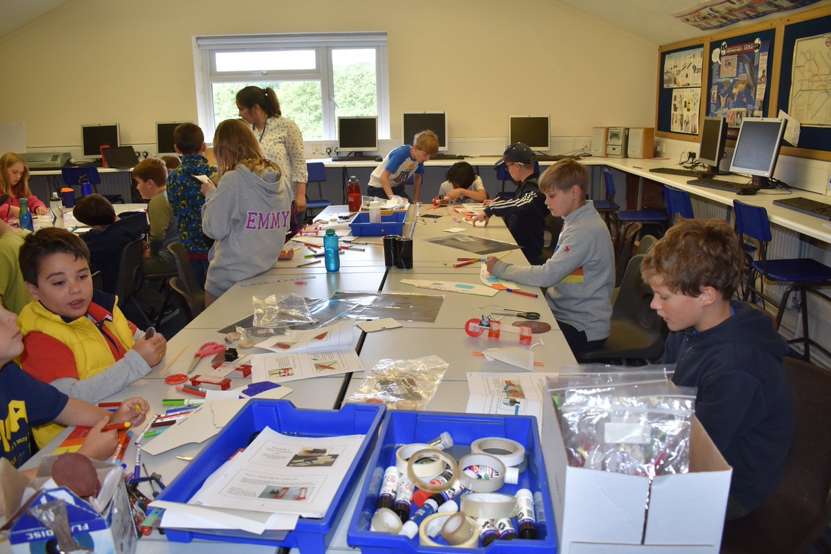ArdinglyBoarder's tweet photo. Hard at work building mini solar cars to race on the Ardingly Speedway #ardinglysolar #boardingexperience https://t.co/NicMkDQ5eC