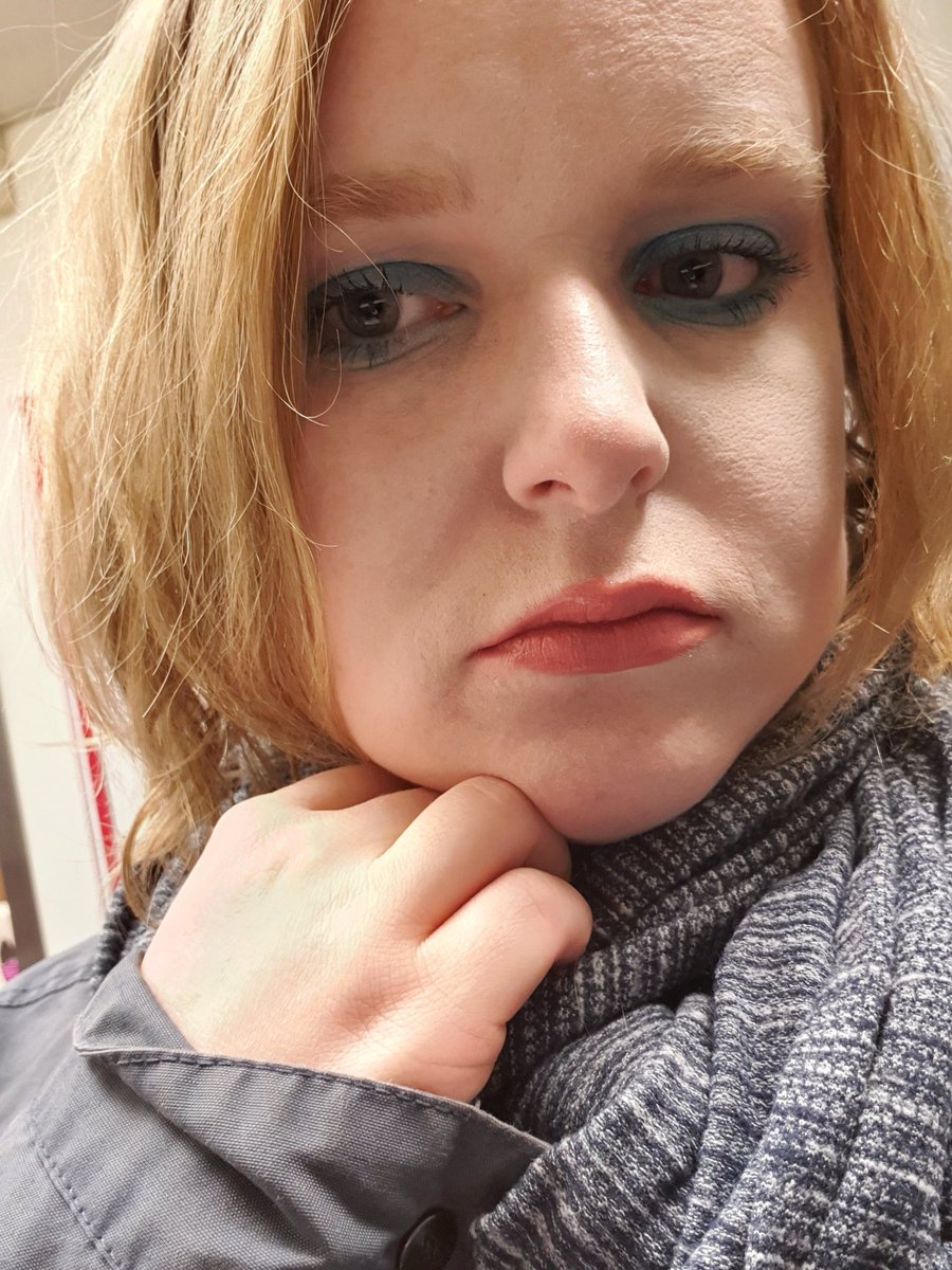 Feeling good, wearing <a href="/JeffreeStar/">Jeffree Star</a> cosmetics #Bluebloodpalette on the eye and Can't relate #velourliquidlipstick  topped off with #THEGLOSS in the shade I'm the boss 😍😍😍