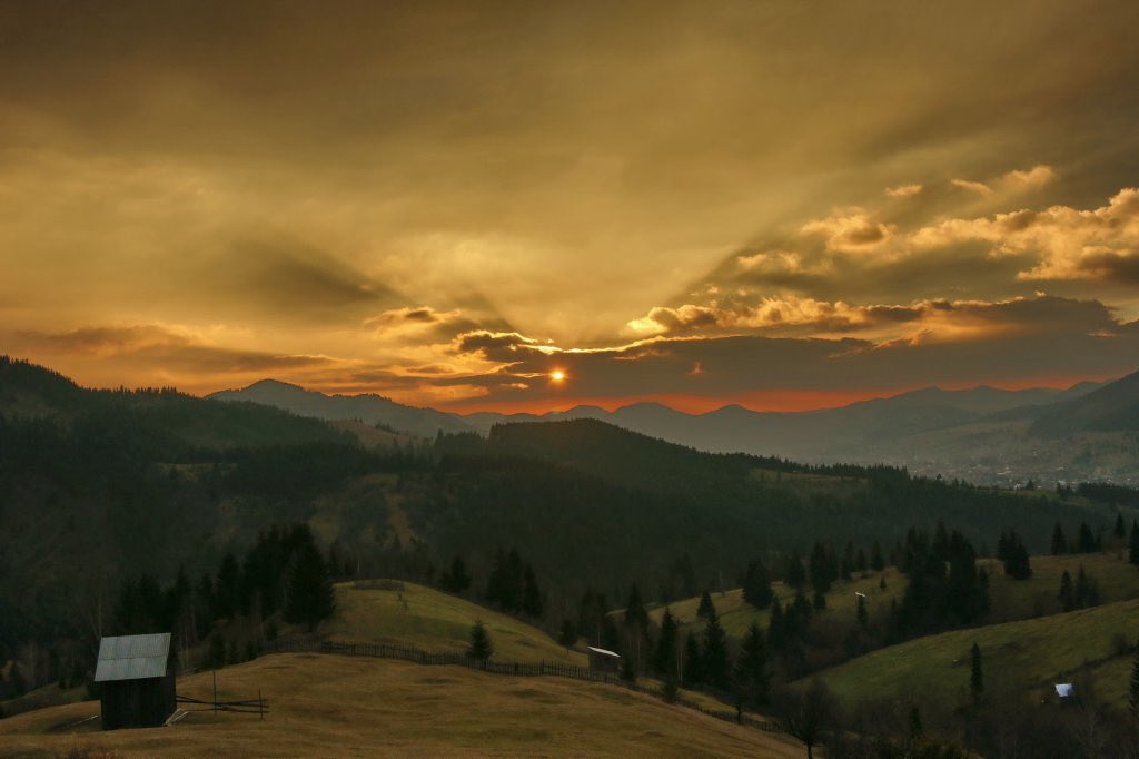 traveling2ro's tweet photo. Câmpulung Moldovenesc - located in Suceava county, in the historical region of Bucovina, north-eastern Romania &amp; a beautiful city to visit for traditions, outdoor activities, museums &amp; religious monuments 
#traveling2romania #romania #bucovina #suceava #campulungmoldovenesc https://t.co/QtpfDqe3fs