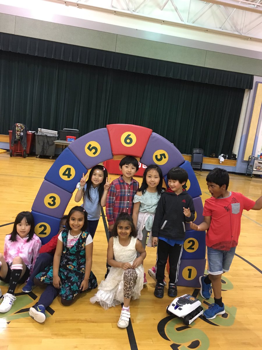 CanadyCorner's tweet photo. Students engage in STEAM Museum. Thank you NW PTO for sponsoring this creative assembly. ⁦@NoviWoods⁩ #stilllearningattheendoftheyear https://t.co/ONTteIWRg0