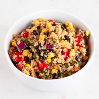 Quinoa salad, a perfect side dish or entree, ready in 30 minutes. It’s a complete meal, so easy to make, and it only requires 7 ingredients. simpleveganblog.com/quinoa-salad/?… #vegan #glutenfree #salad #quinoa #simpleveganblog