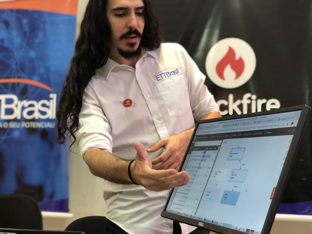 ETTBrasil's tweet photo. Segundo dia de palestras no #DarkmiraTour foi um sucesso! #ettbrasil #blackfireio #php #elePHPant https://t.co/UeZVnr5Mse