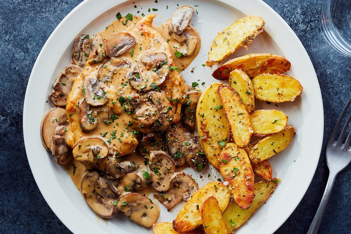 It's all about the sauce. Next week, we're serving up 5 dishes with show-stopping, lick-the-plate-clean sauces: bit.ly/2WsAJVi