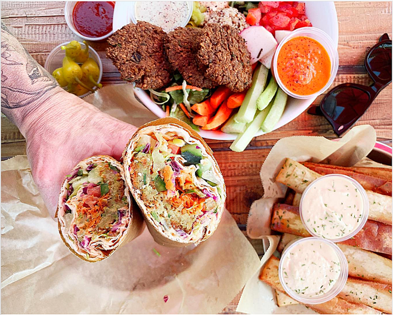 spitztruckla's tweet photo. Oh, it's on.
.
#spitz #spitztruck #spitzfoodtruck #spitzmediterranean #foodtruck #foodtrucksla #losangeleseats #foodiesla #foodtrucks #mediterraneanfood #foodie #yum #eats #doner #kebab #hangoverfood #cheatmeal #cheatday #eats #seriouseats #getinmybellya https://t.co/hxYwguRkcW
