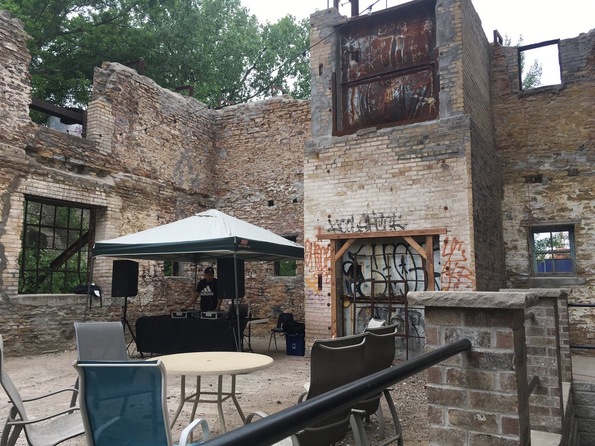 FrederickMelo's tweet photo. This place is in ruins.... I like it! Flat Earth Brewing is now St. Paul Brewing at the old Hamm’s Brewery... Fundraiser for #MonarchFC women’s soccer ⚽️ Go Hmong J4! https://t.co/9wuBvF14n1